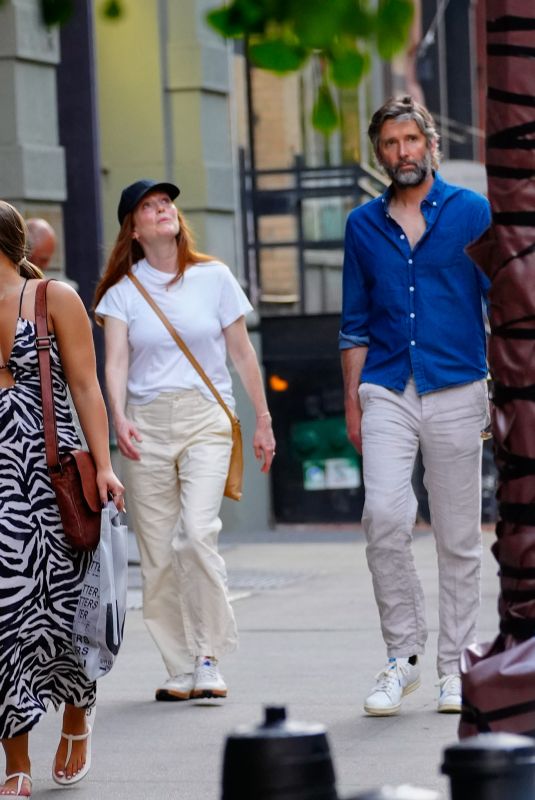 JULIANNE MOORE and Bart Freundlich Out for Dinner in New York 06/17/2022
