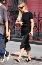 KATE HUDSON Out and About in New York 06/17/2022