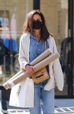 KATIE HOLMES Leaves a Gallery Shop in New York 06/15/2022