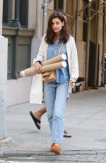 KATIE HOLMES Leaves a Gallery Shop in New York 06/15/2022