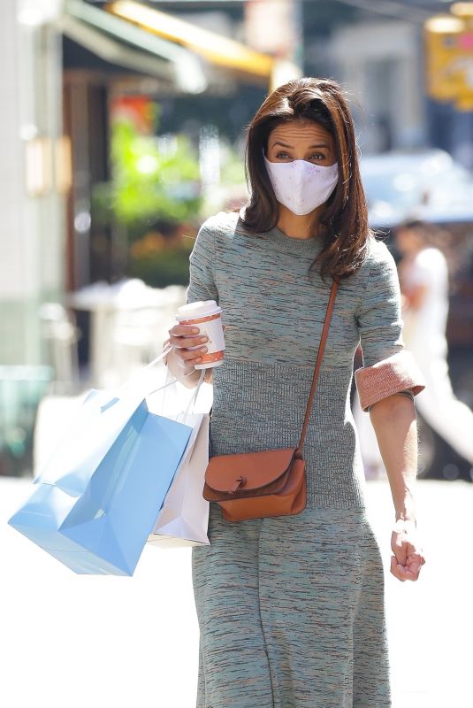 KATIE HOLMES Out for Coffee in New York 06/14/2022