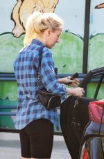 KRISTEN STEWART and DYLAN MEYER Shopping a Pet Supply Store in Los Feliz 05/31/2022