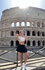 LILY CHEE - Instagram Photos and Video 06/21/2022