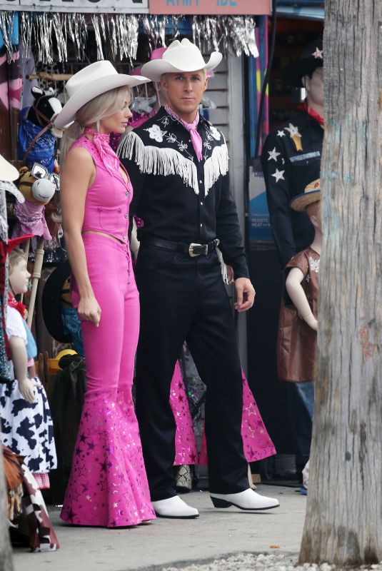 MARGOT ROBBIE and Ryan Gosling on the Set of Barbie in Los Angeles 06/28/2022