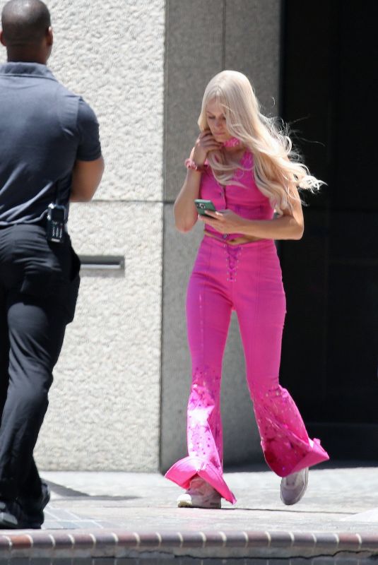 MARGOT ROBBIE Heading to Barbie Set in Los Angeles 06/26/2022