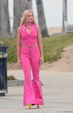 MARGOT ROBBIE Wearing Roller Skates on the Set of Barbie at Venice Beach 06/27/2022