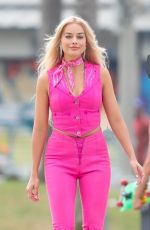 MARGOT ROBBIE Wearing Roller Skates on the Set of Barbie at Venice Beach 06/27/2022