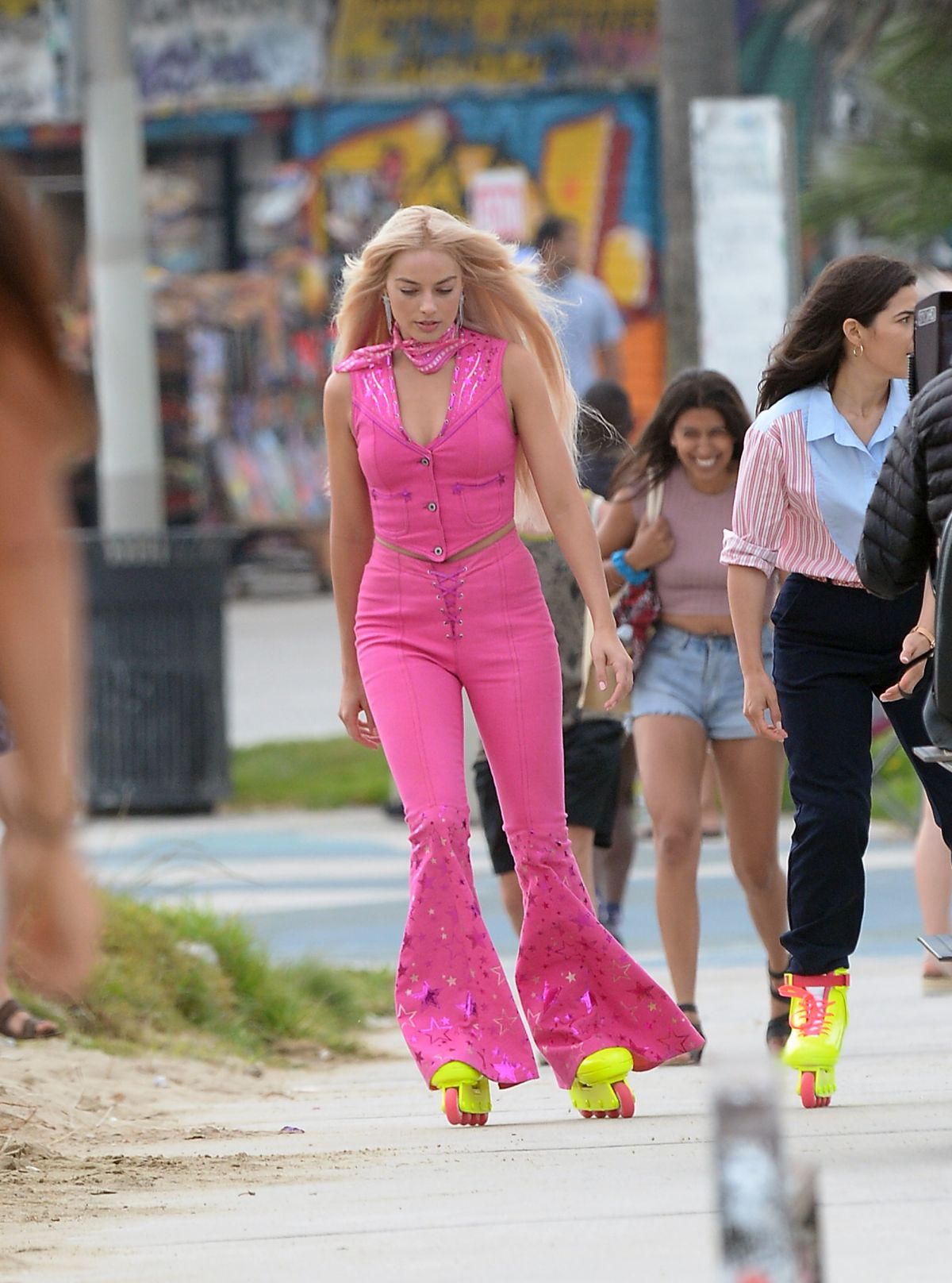 MARGOT ROBBIE Wearing Roller Skates on the Set of Barbie at Venice ...