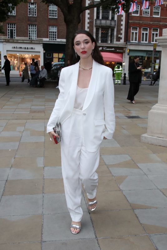 MATILDA DE ANGELIS Arrives at Tiffany: Vision and Virtuosity Exhibition in London 06/09/2022