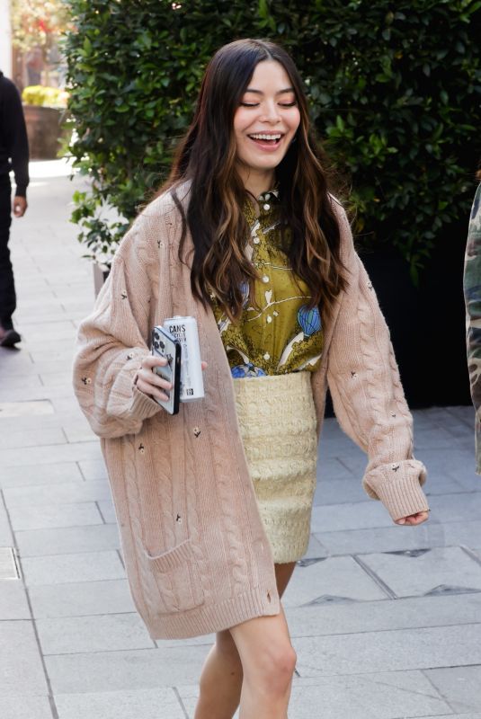 MIRANDA COSGROVE Leaves Global Offices in London 06/20/2022