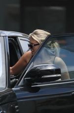 NATASHA OAKLEY Out for Lunch at Sweetgreen Salads in West Hollywood 06/13/2022