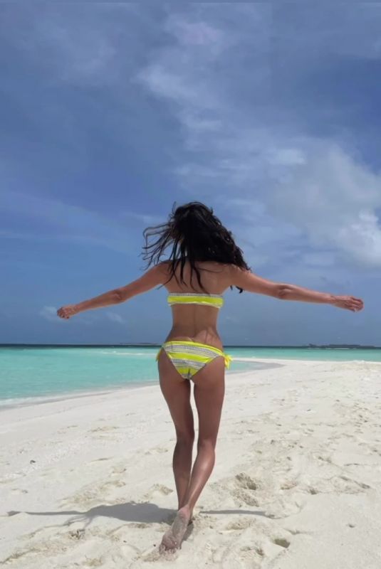 NINA DOBREV - Instagram Photos 06/21/2022
