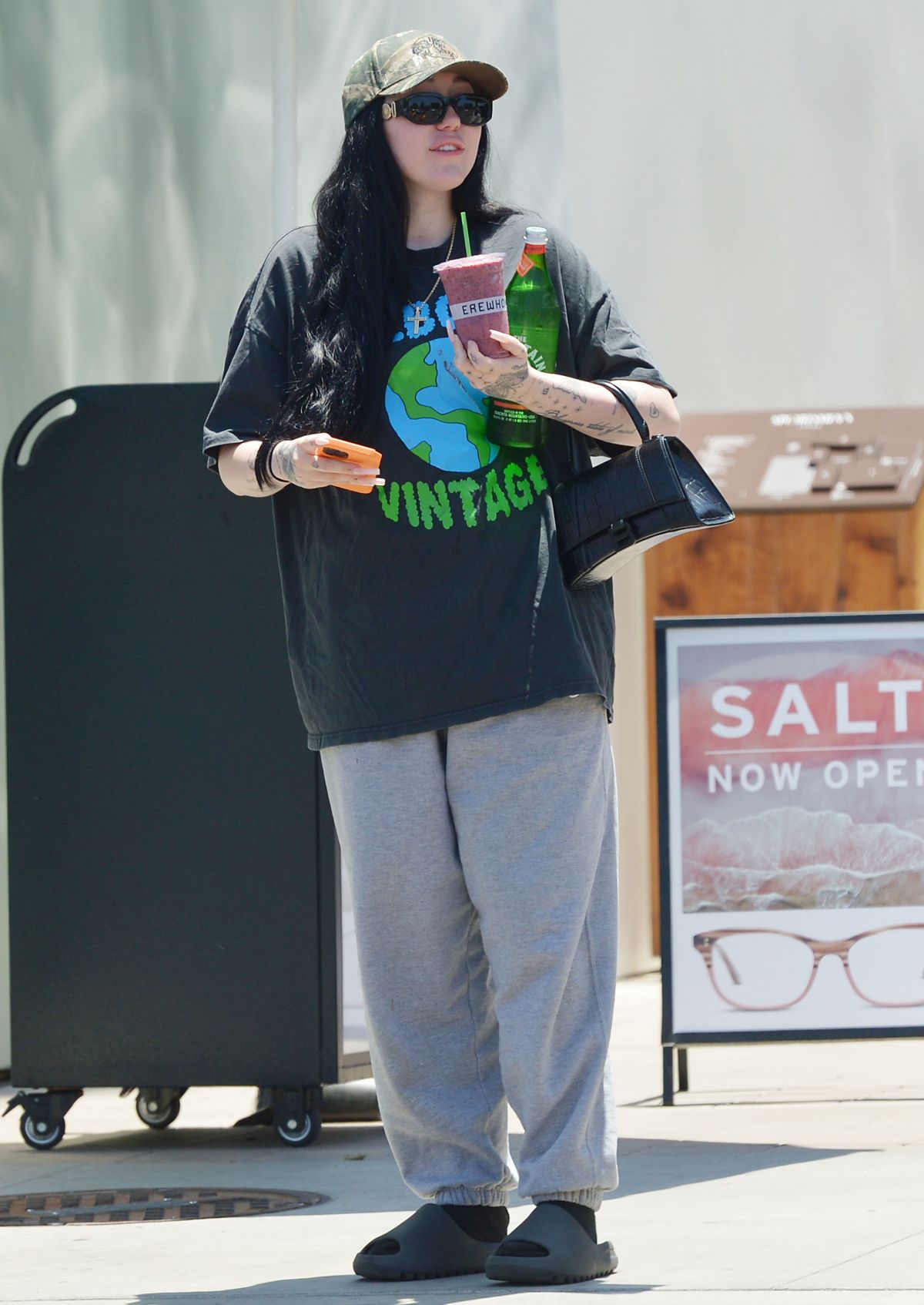 NOAH CYRUS Out for Smoothies in Los Angeles 06/14/2022 – HawtCelebs