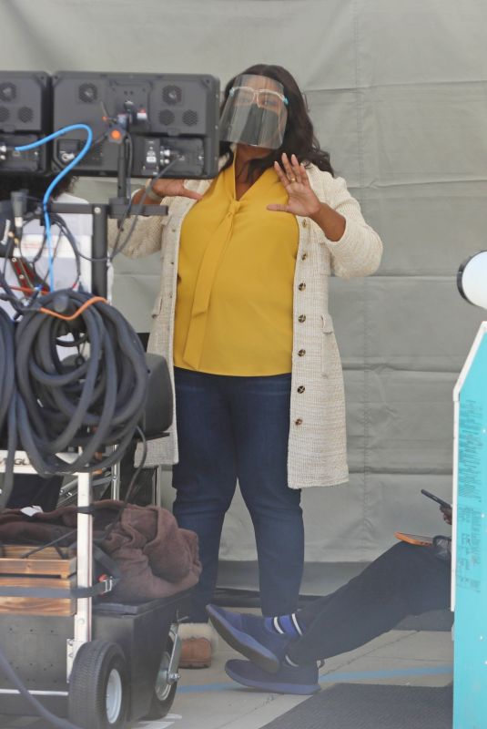 OCTAVIA SPENCER on the Set of Truth Be Told in Burbank 06/08/2022