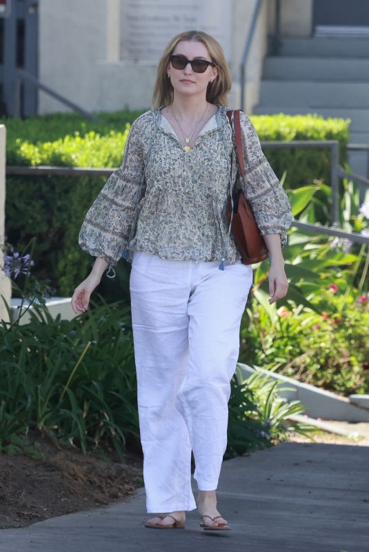 OLIVIA MACKLIN Out for Lunch in Los Feliz 06/28/2022