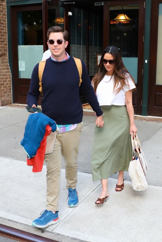 OLIVIA MUNN and John Mulaney Heading to Madison Square Garden in New York 06/24/2022