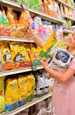 Pregnant HEIDI MONTAG Shopping at Erewhon in Los Angeles 06/03/2022