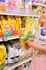 Pregnant HEIDI MONTAG Shopping at Erewhon in Los Angeles 06/03/2022