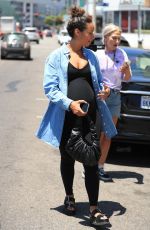 Pregnat LEONA LEWIS at a Doctor