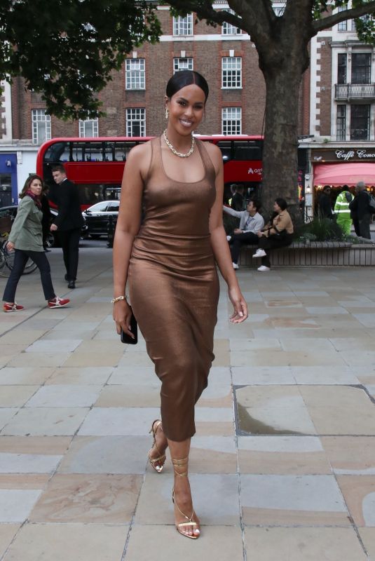 SABRINA DHOWRE ELBA Arrives at Tiffany: Vision and Virtuosity Exhibition in London 06/09/2022