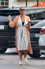 SANDRA LEE Arrives at Taverna Tony