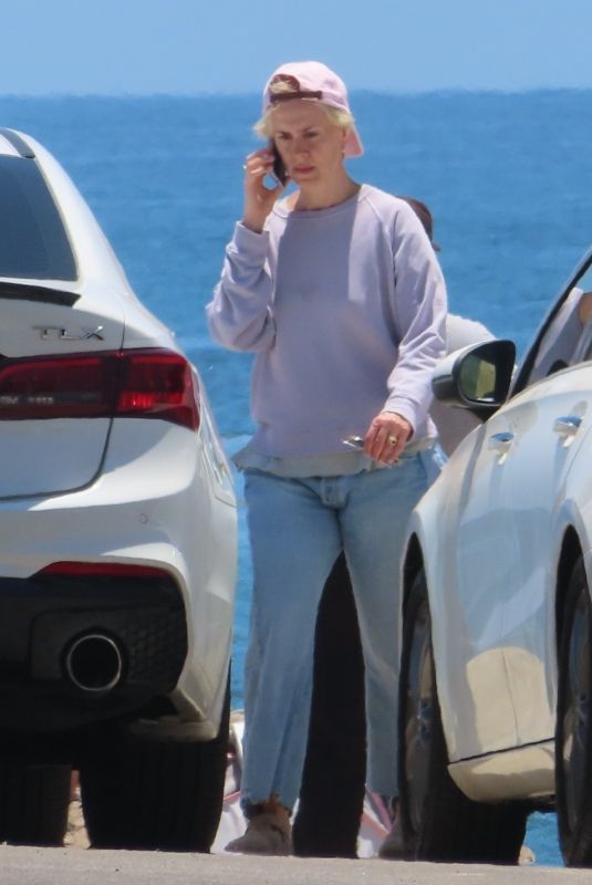 SARAH PAULSON Out with her Dog in Malibu 06/05/2022