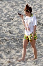 Shakira "Is pictured looking pensive while taking a phone call during her holiday in Ibiza" (18.04.2022)
