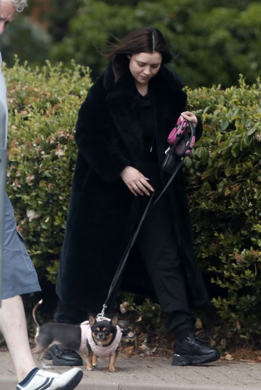 SHONA MCGARTY at Pets at Home in Stevenage 06/04/2022