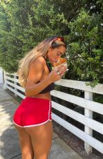SOMMER RAY - Instagram Photos 06/06/2022