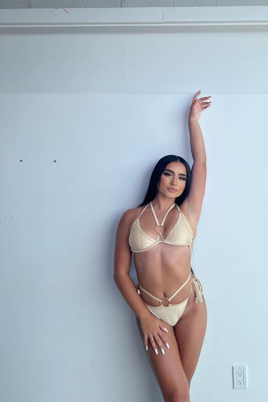 TATI MCQUAY - Instagram Photos 06/06/2022