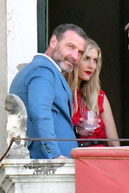 TAYLOR NEISEN and Liev Schreiber Out in Venice 06/27/2022