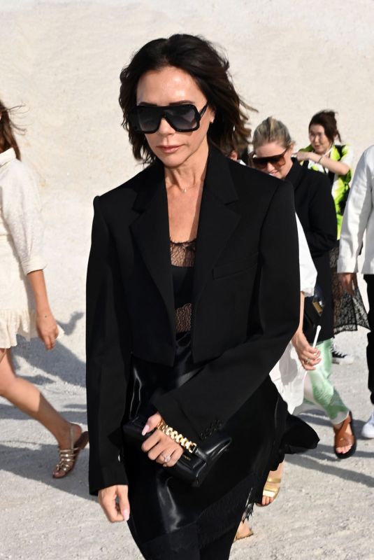 VICTORIA BECKHAN at Le Papier Jacquemus