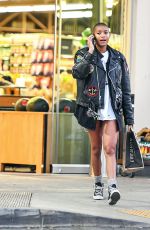 WILLOW SMITH Shopping at Erewhon in Calabasas 06/22/2022