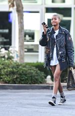 WILLOW SMITH Shopping at Erewhon in Calabasas 06/22/2022