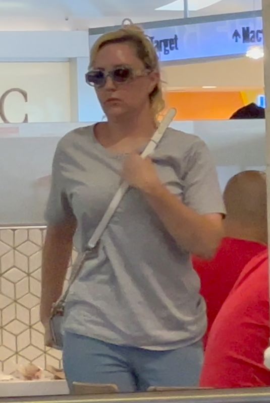 AMANDA BYNES and Paul Michael Out for Lunch in Los Angeles 07/11/2022