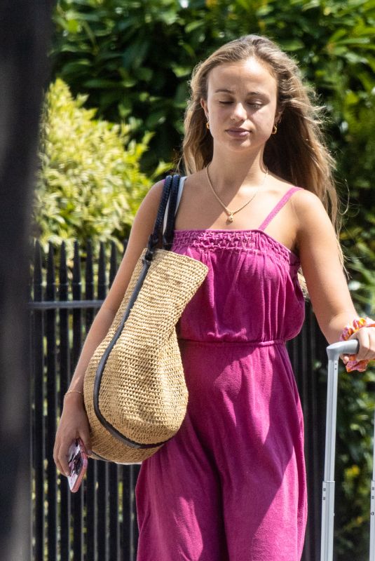 AMELIA WINDSOR Out at Notting Hill 07/20/2022