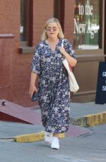 AMY POEHLER Out Shopping in New York 07/03/2022 