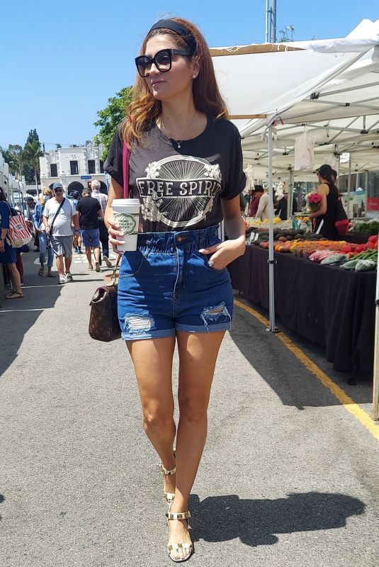 BLANCA BLANCO in Denim Shorts Shopping for Fresh Produce in Palisades 07/03/2022
