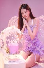 CATHRYN LI - Instagram Photos and Video 07/21/2022