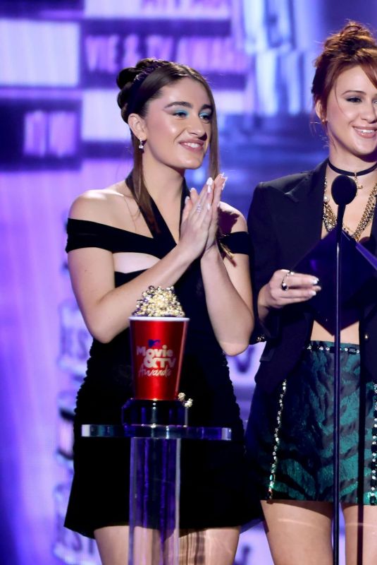 CHASE SUI WONDERS, RACHEL SNNOT, MARIA BAKALOVA and SYDNEY SWEENEY Onstage at 2022 MTV Movie & TV Awards 06/05/2022
