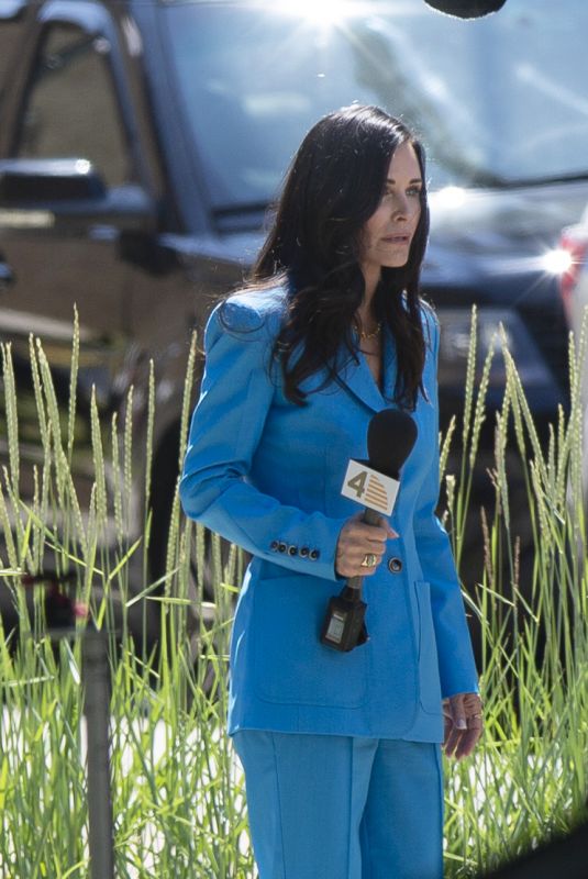 COURTENEY COX,MELISSA BARRERA and JENNA ORTEGA on the Set of Scream 6 in montreal 07/12/2022