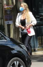 ELIZABETH BERKLEY Out for Lunch in Paris 07/01/2022