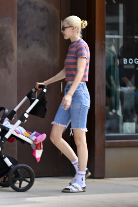 GIGI HADID Arrives at Her Apartment in New York 07/16/2022