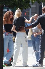 GIGI HADID Greets Michael Strahan and His Girlfriend and Daughter in New York 07/19/2022