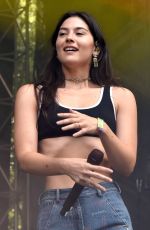 GRACIE ABRAMS Performs at 2022 Lollapalooza at Grant Park in Chicago 07/30/2022