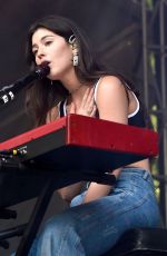 GRACIE ABRAMS Performs at 2022 Lollapalooza at Grant Park in Chicago 07/30/2022