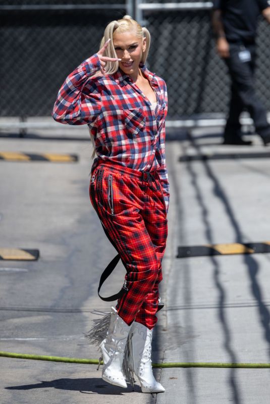 GWEN STEFANI Leaves Jimmy Kimmel Live in Los Angeles 07/13/2022