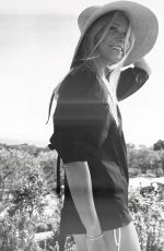 GWYNETH PALTROW for Goop Core Label, July 2022
