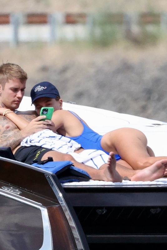 HAILEY and Justin BIEBER at a Boat in Coeur d