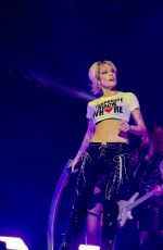 HALSEY Joins Machine Gun Kelly on Stage at The Forum in Inglewood 07/13/2022